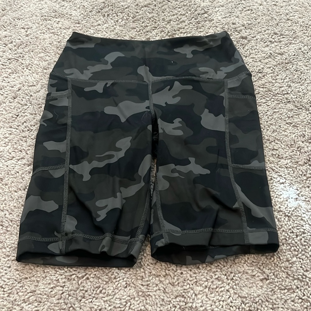 Black camo bike shorts with pockets